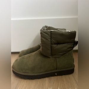 UGG Classic Maxi Toggle (silicone guard included)